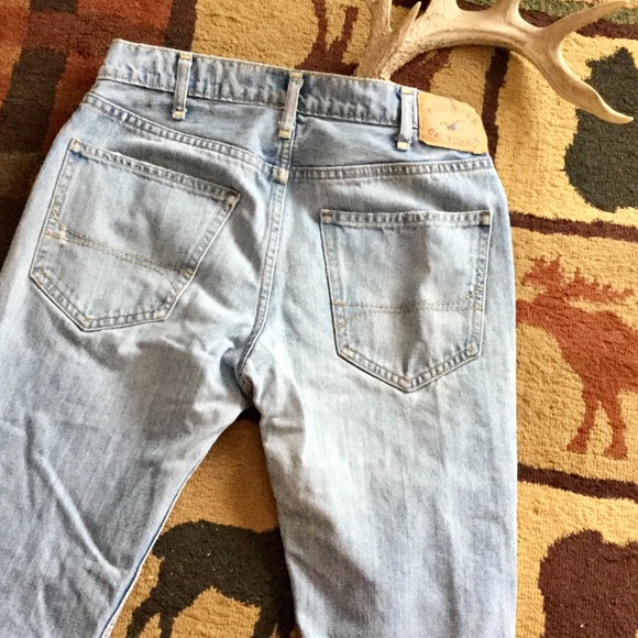 👖Distressed NATURALLY HOLLISTER JEANS 32 X 32 - Picture 4 of 15